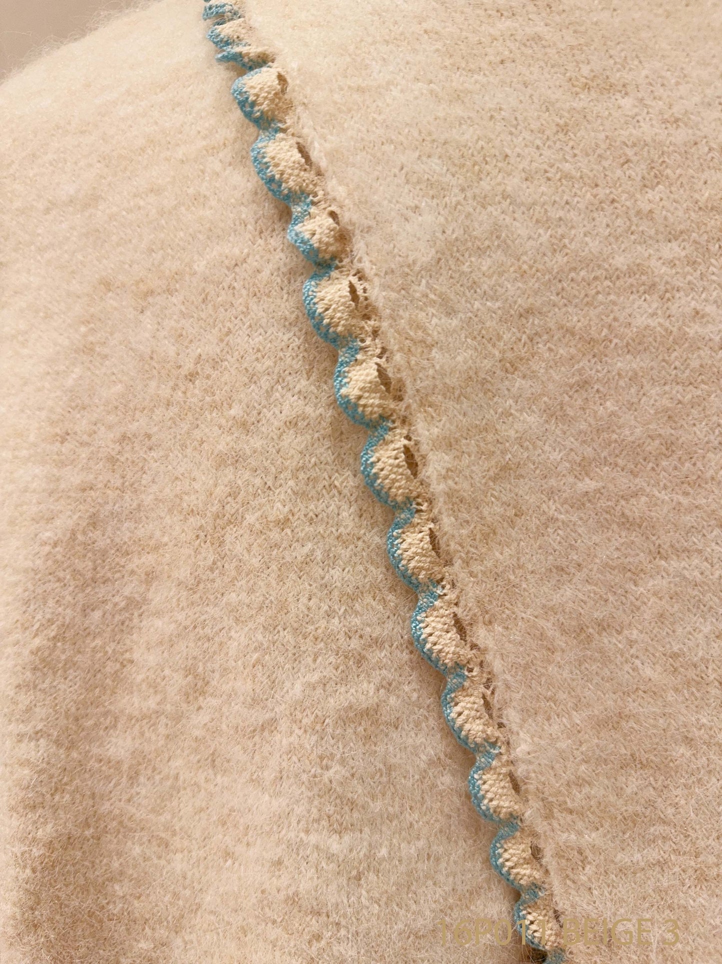 🤍 Pull Beige dos ouvert à dentelle – maille douce