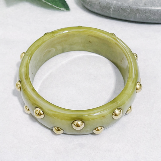 Bracelet rigide  effet marbré & clous acier doré