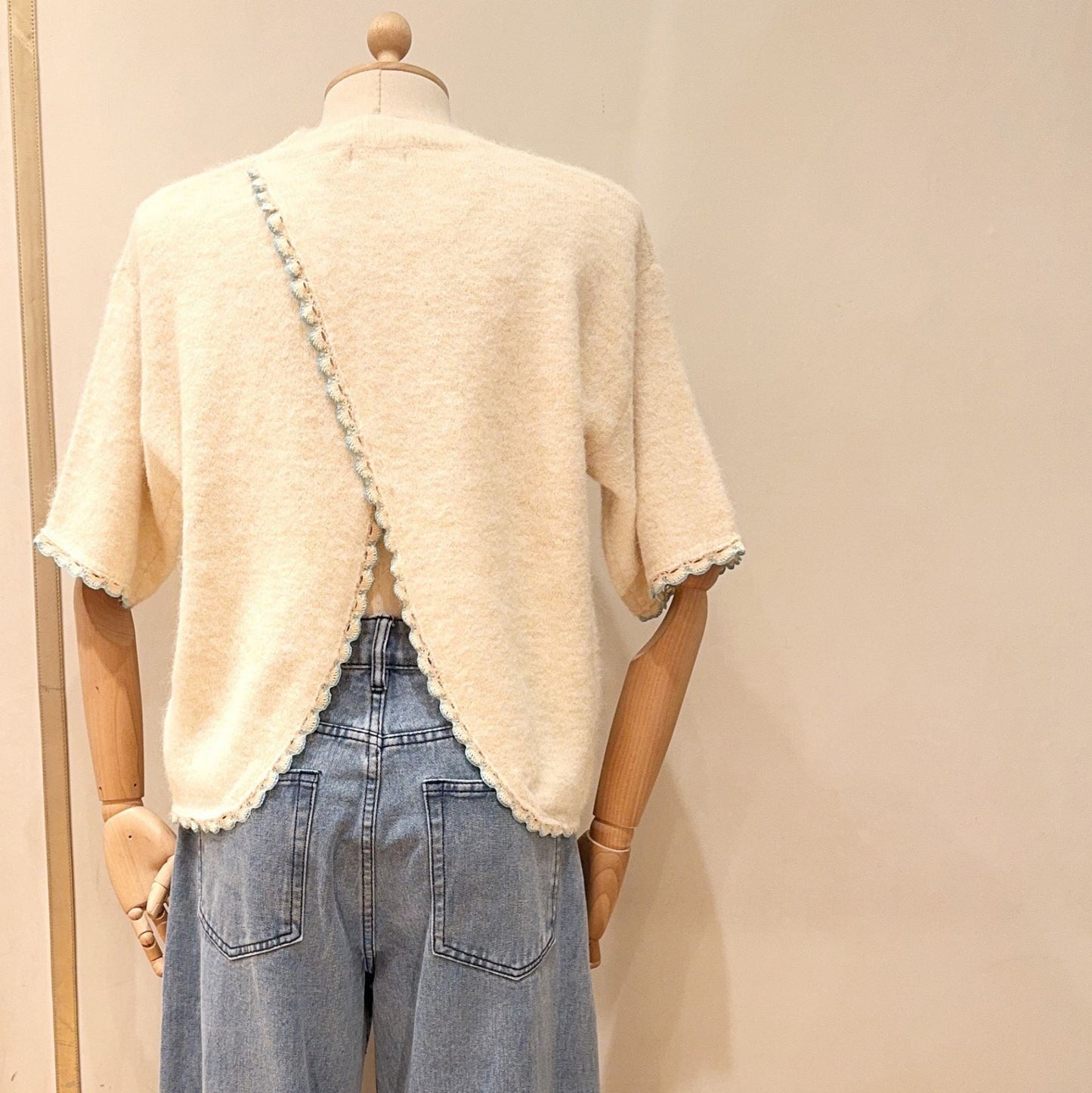 🤍 Pull Beige dos ouvert à dentelle – maille douce