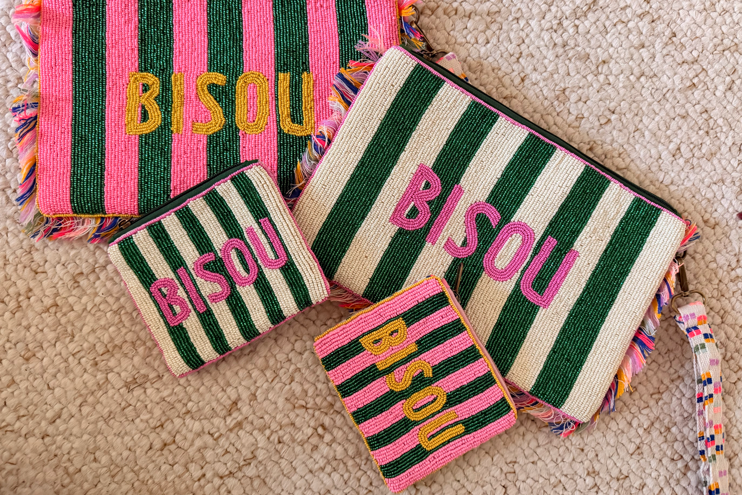 👛 Porte-monnaie brodé « BISOU » –verte