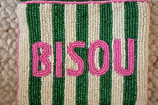 👛 Porte-monnaie brodé « BISOU » –verte