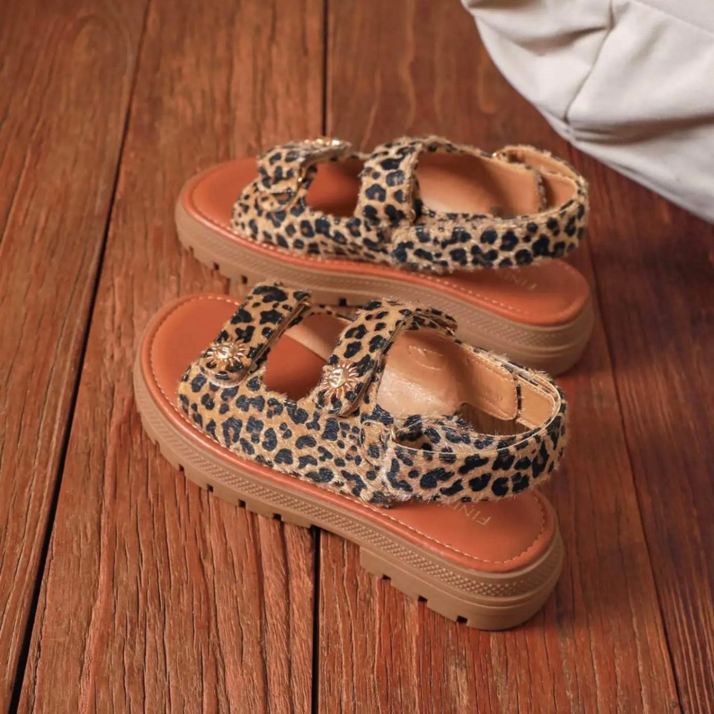 Sandales plateforme imprimé léopard – Style tendance